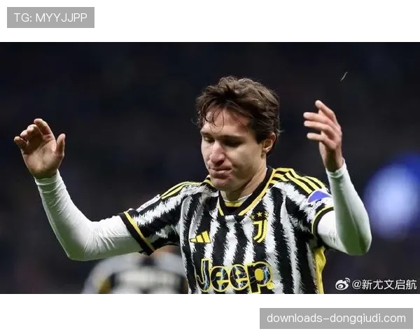 特写:基耶萨替补登场绝杀后,与看台上父亲隔空相拥 特写:基耶萨替补登场绝杀后,与看台上父亲隔空相拥